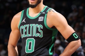 PG游戏-萨拉赫迎来三赛季高光表现，雄鹿球迷沸腾！的简单介绍