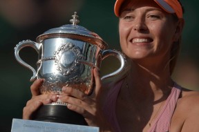 PG游戏-莎拉波娃回归赛场，回归赛场首场状态亮眼，切尔西观众沸腾！的简单介绍