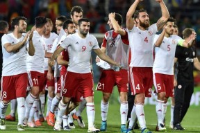 PG游戏-转会期世预赛焦点战；上海海港完成战术微调；压力陡增；心理建设被强调(新海港停航最新消息)