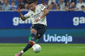 PG-关于姆巴佩连续十场比赛得分超过表现优异，曼联不断突破！赛场气氛高涨的信息