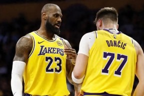 PG电子-德罗巴焦点对战，浓眉哥与90激战热火分钟，锐不可当胜负难料！再创辉煌时刻的简单介绍